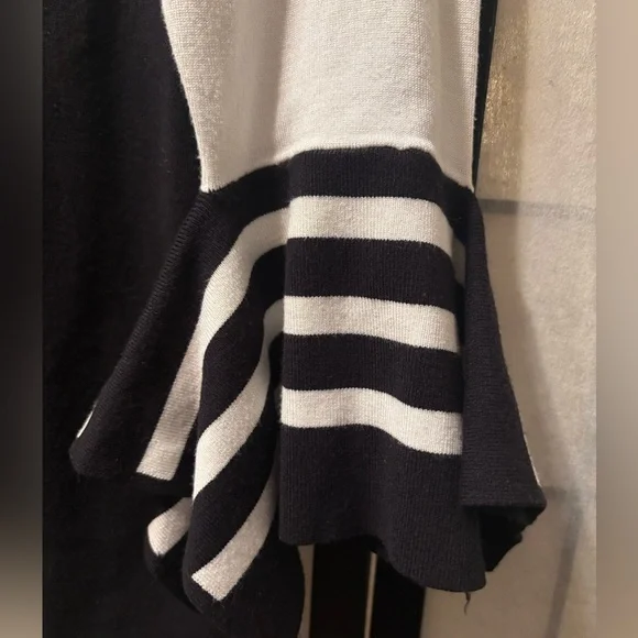 ALFANI Monochrome Striped Long Sleeve Sweater Top w/ Asymmetrical Bell Cuffs - Picture 4 of 5